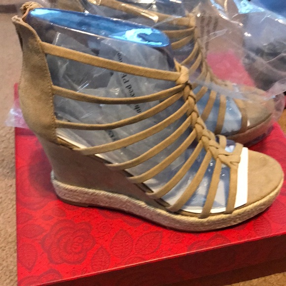 carlos santana camilla wedge